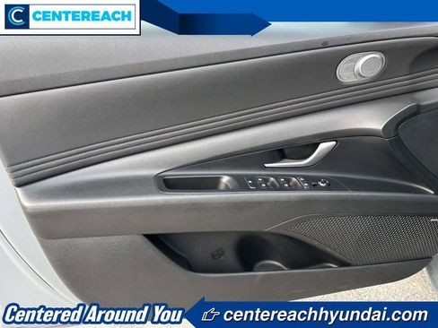 Used 2021 Hyundai Elantra Limited image 14