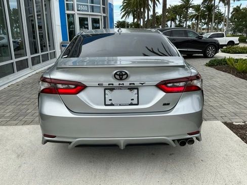 Used 2022 Toyota Camry SE FWD image 5