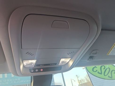 Used 2023 GMC Terrain SLE w/ Driver Convenience Package image 24