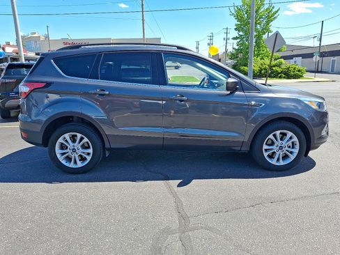 Used 2018 Ford Escape SE w/ SE Sync 3 Package AWD/4WD image 6