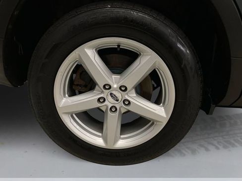 Used 2016 Ford Explorer XLT w/ Equipment Group 202A image 16