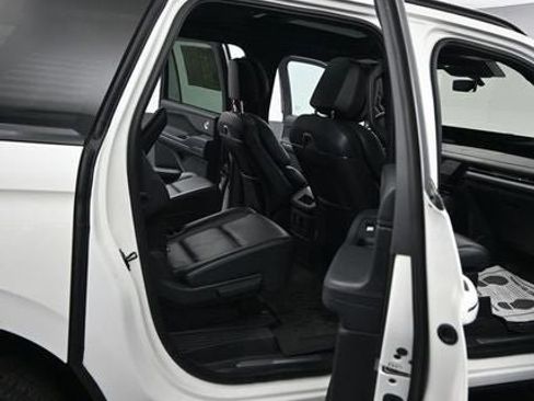 Used 2025 Lincoln Navigator L Reserve w/ Jet Appearance Package image 14