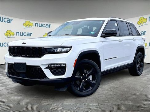 Used 2023 Jeep Grand Cherokee Limited w/ Black Appearance Package image 12