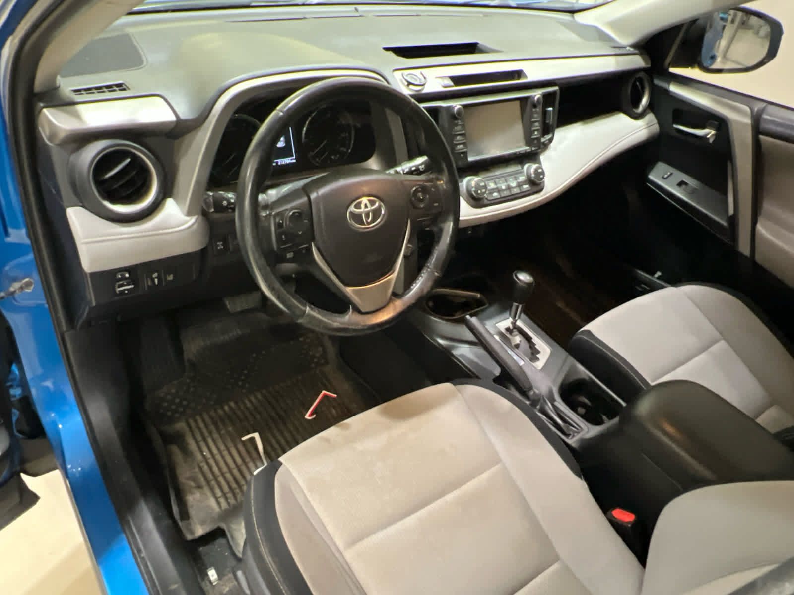 Used 2016 Toyota RAV4 XLE w/ Convenience Package AWD/4WD image 12