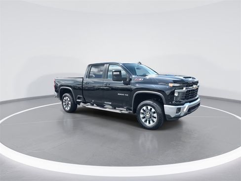 Used 2024 Chevrolet Silverado 2500 LT image 2