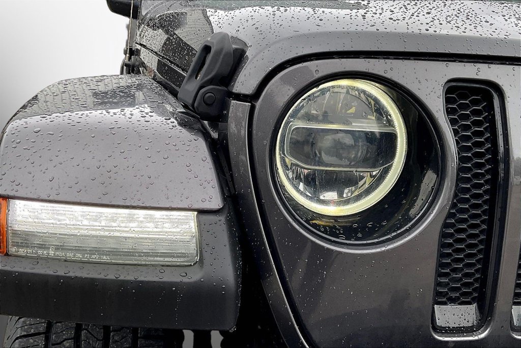 Used 2021 Jeep Wrangler Unlimited Sahara AWD/4WD image 30