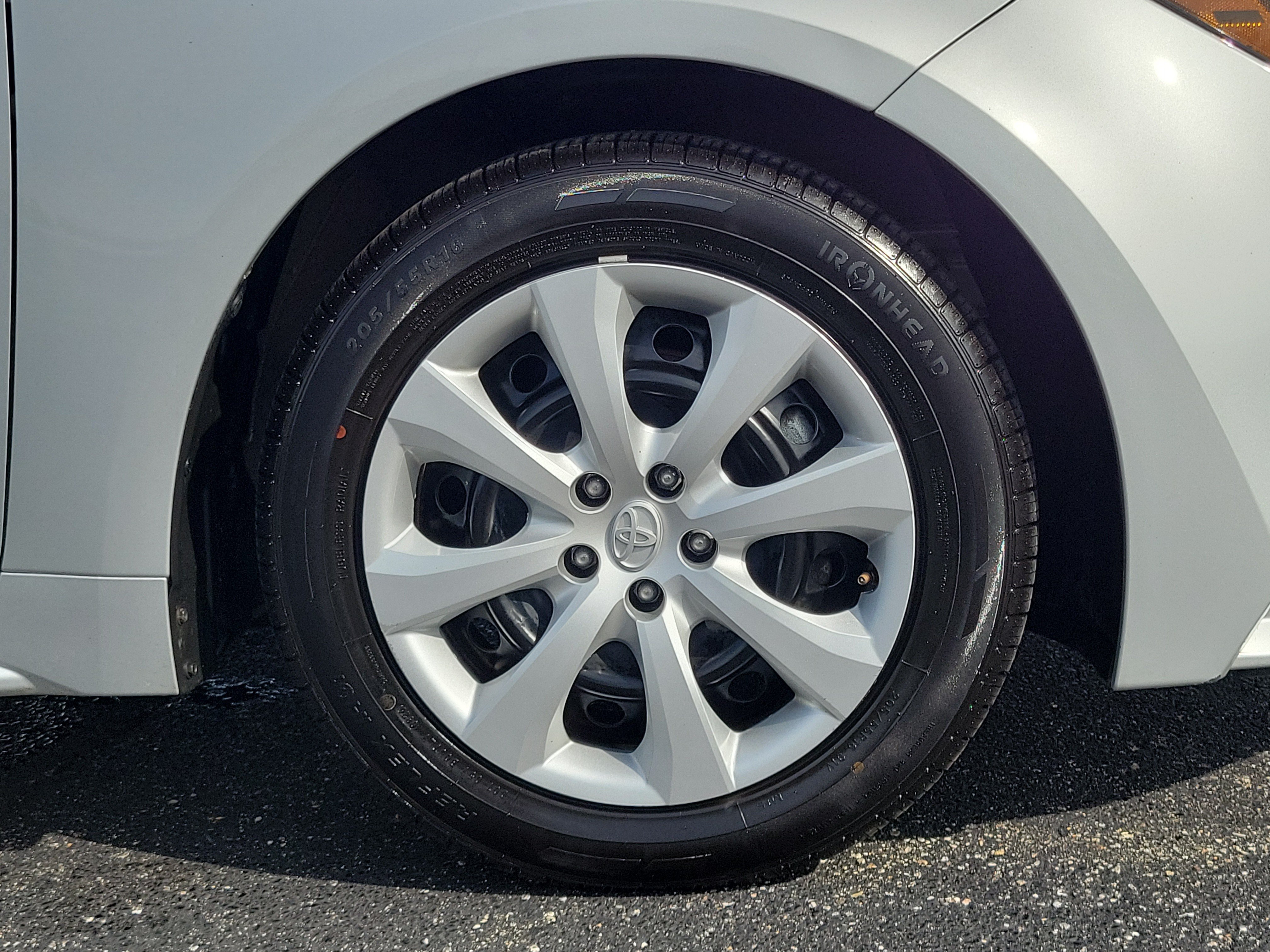 Used 2025 Toyota Corolla LE FWD image 5