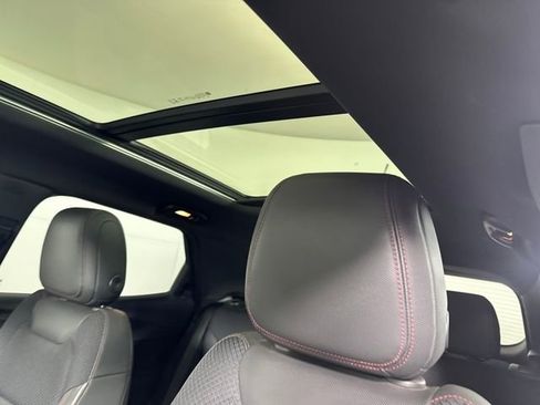 Used 2021 Chevrolet TrailBlazer RS w/ Sun and Liftgate Package image 12