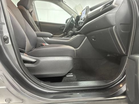 Used 2025 Toyota Highlander LE FWD image 20