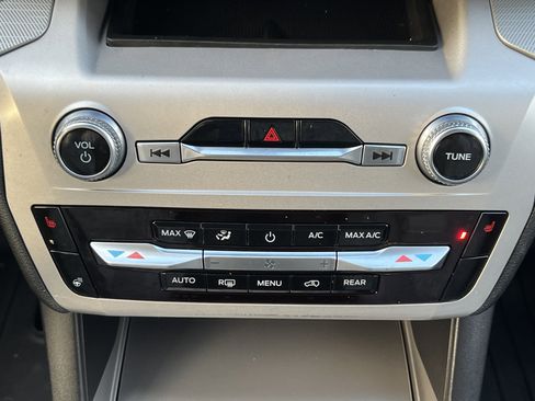 Used 2021 Ford Explorer XLT w/ Equipment Group 202A image 34