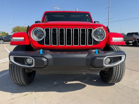 Used 2024 Jeep Wrangler Sahara image 6