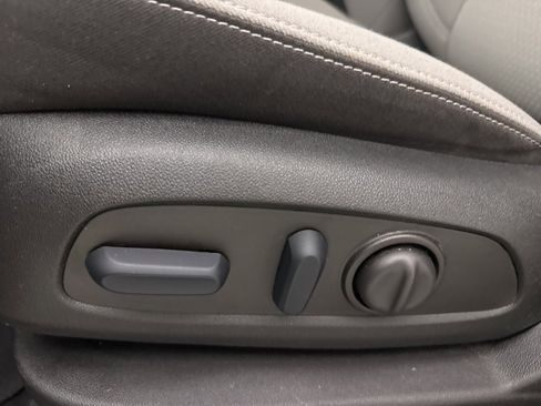 Used 2023 GMC Terrain SLE w/ Driver Convenience Package image 20