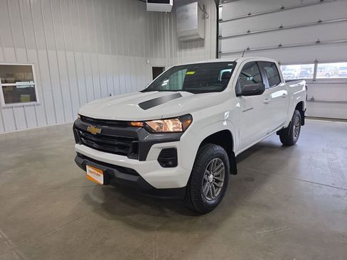 Used 2024 Chevrolet Colorado LT w/ LT Convenience Package II AWD/4WD image 4
