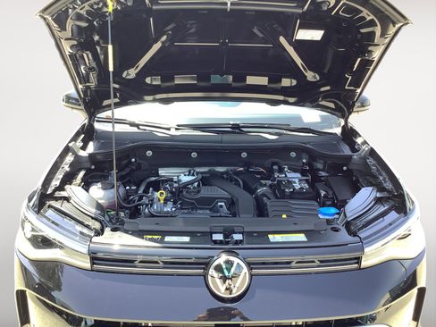 New 2026 Volkswagen Taos SE image 11