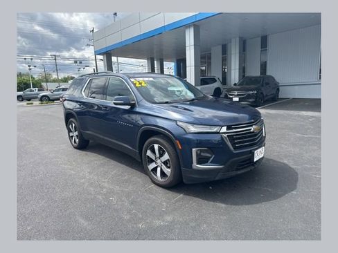 Used 2022 Chevrolet Traverse LT w/ LT Premium Package FWD image 1