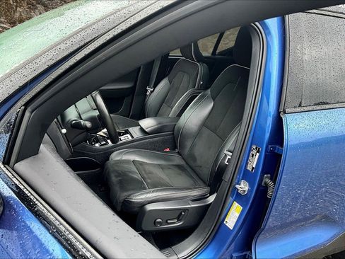 Used 2021 Volvo XC40 T5 R-Design w/ Climate Package image 24