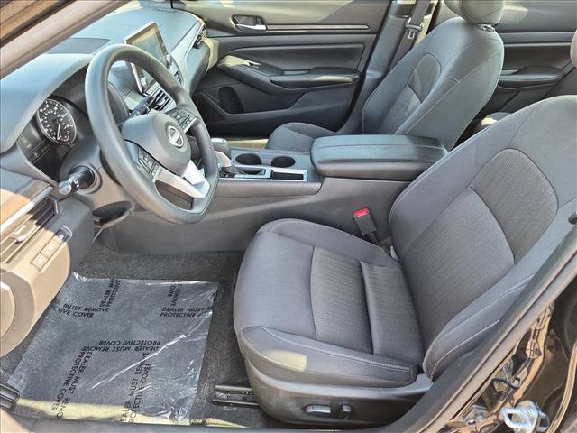 Used 2025 Nissan Altima 2.5 SV FWD image 15
