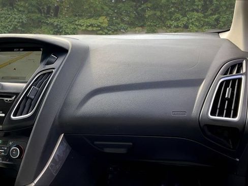Used 2018 Ford Focus Titanium FWD image 26