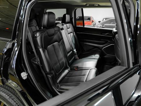 Used 2023 Jeep Grand Cherokee L Limited AWD/4WD image 43