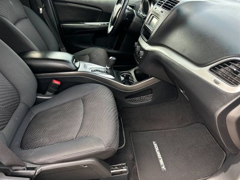 Used 2017 Dodge Journey SE w/ Flexible Seating Group FWD image 16