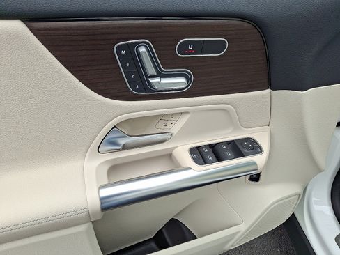 New 2026 Mercedes-Benz GLA 250 4MATIC image 10