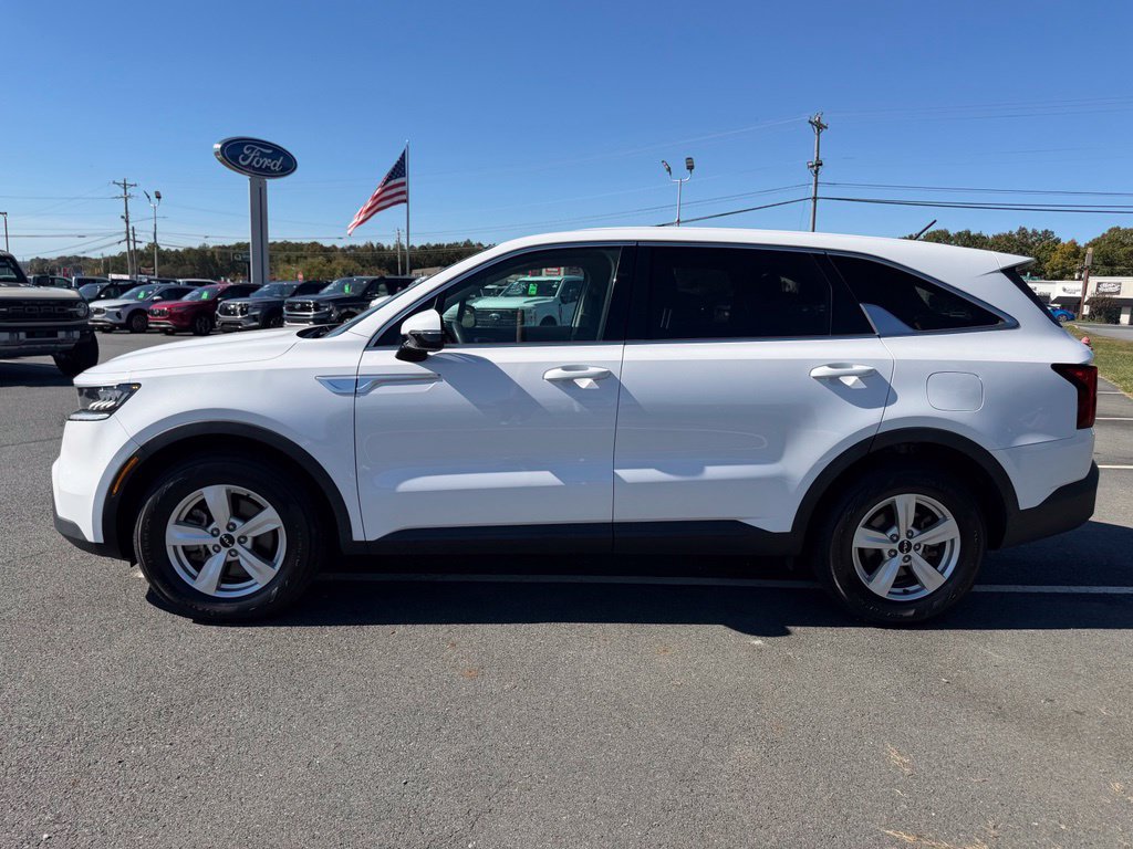 Used 2023 Kia Sorento LX FWD image 7