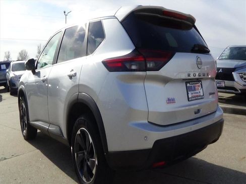 Used 2024 Nissan Rogue SV image 8
