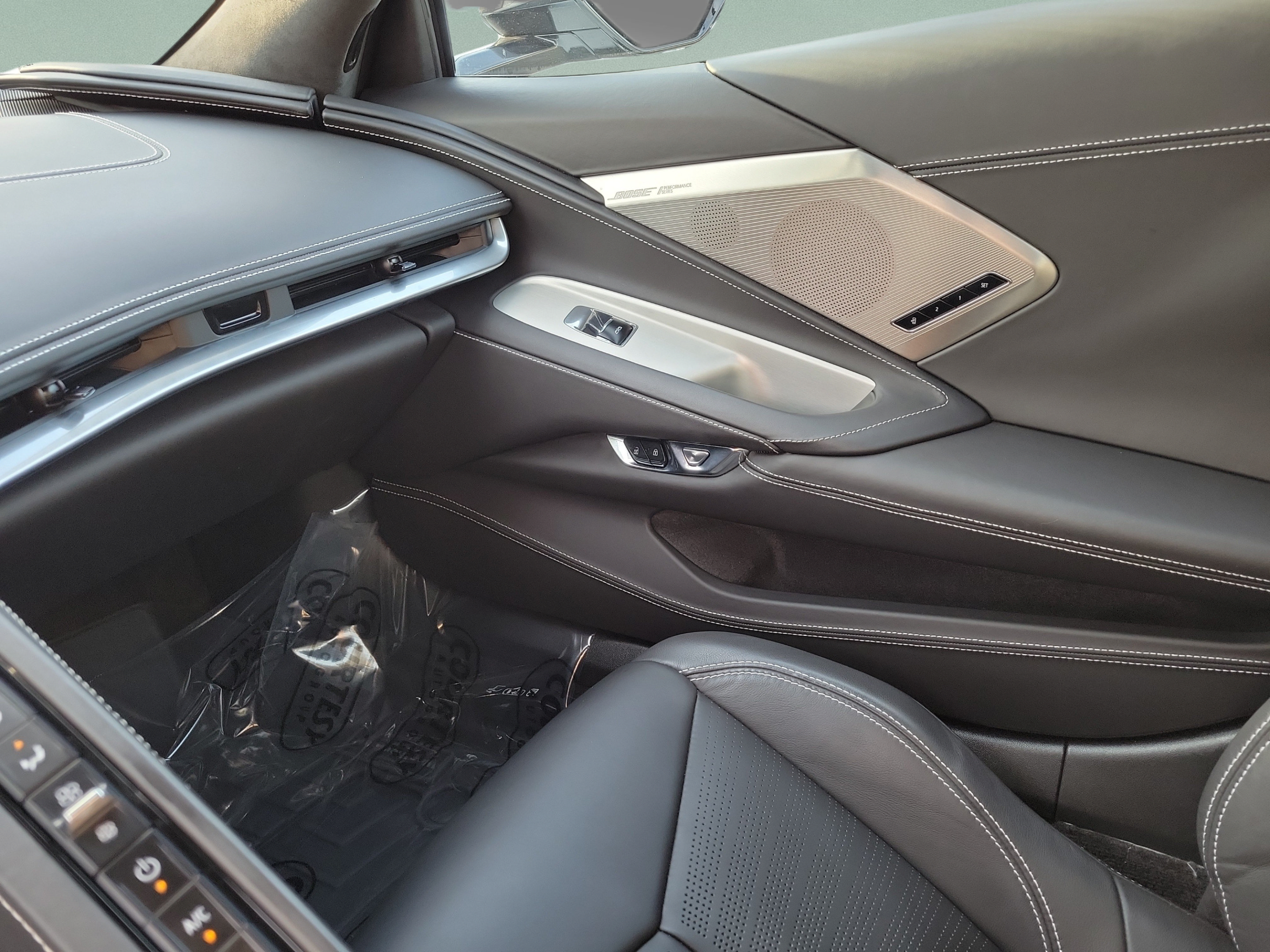Used 2023 Chevrolet Corvette Stingray Premium Conv w/ Z51 Performance Package RWD image 17