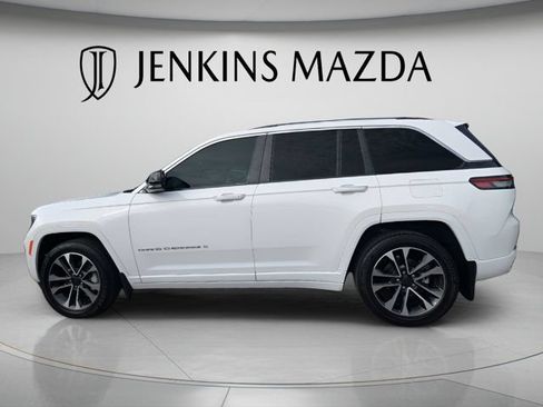 Used 2023 Jeep Grand Cherokee Overland AWD/4WD image 4