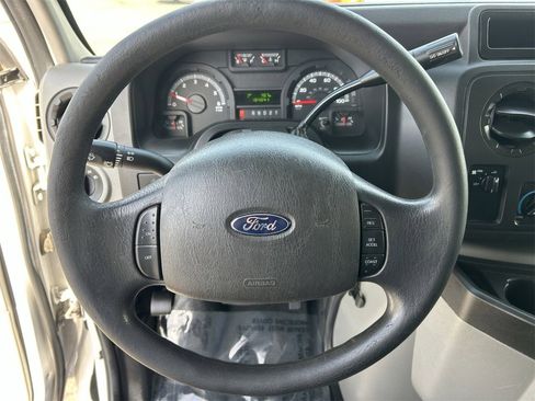 Used 2014 Ford E-250 and Econoline 250 image 25