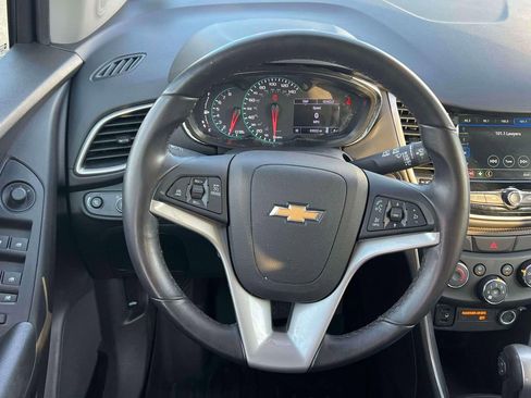 Used 2019 Chevrolet Trax LT w/ LT Convenience Package image 15