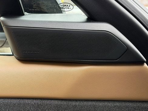 Used 2025 Land Rover Range Rover Sport SE image 16