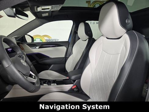 Used 2025 Volkswagen Tiguan SEL R-Line AWD/4WD image 11