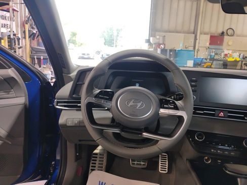 Used 2025 Hyundai Elantra Sport image 15