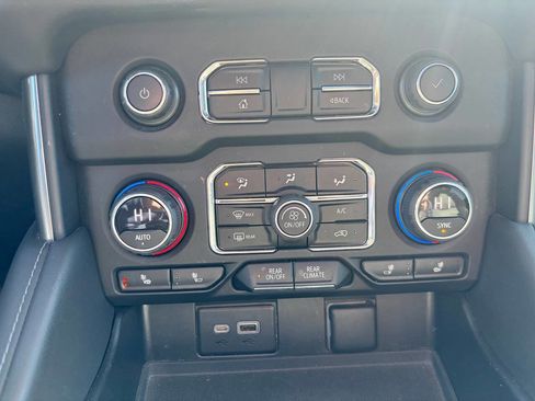 Used 2022 Chevrolet Tahoe LT w/ Luxury Package image 8