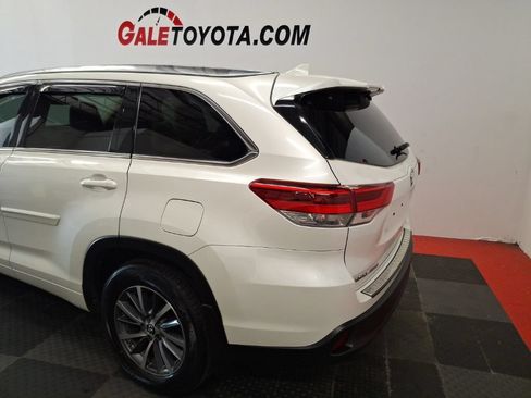 Used 2018 Toyota Highlander AWD V6 image 7