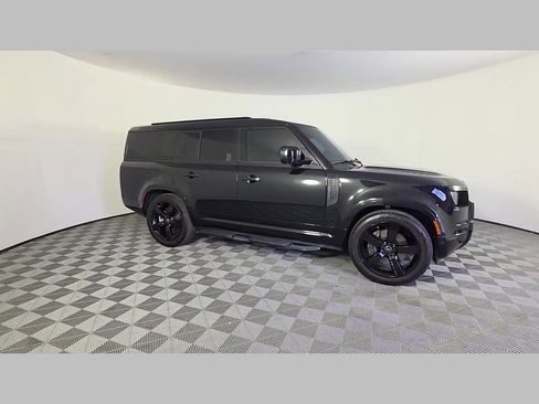 Used 2025 Land Rover Defender 130 X-Dynamic SE image 35