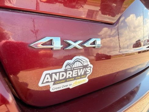 Used 2024 Jeep Grand Cherokee Laredo AWD/4WD image 9