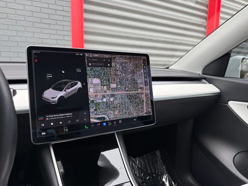 Used 2020 Tesla Model Y Long Range AWD/4WD image 32