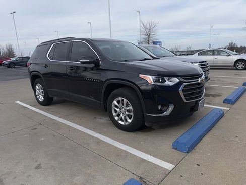 Used 2020 Chevrolet Traverse LT image 11