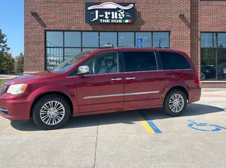 Used 2013 Chrysler Town & Country Touring-L w/ Driver Convenience Group image 1