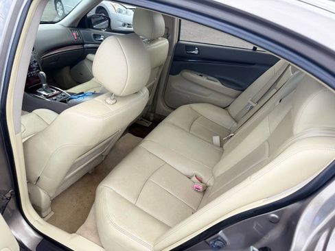Used 2011 INFINITI G37 x Sedan w/ Premium Pkg image 16