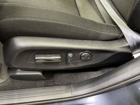 Used 2025 Honda CR-V EX image 12