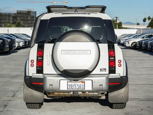 Used 2023 Land Rover Defender 110 S image 8