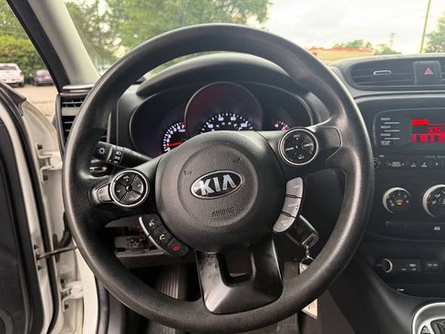 Used 2016 Kia Soul FWD image 11