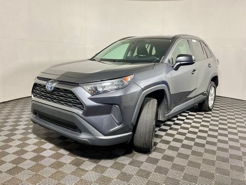 Used 2021 Toyota RAV4 LE AWD/4WD image 2