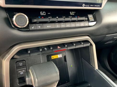 Used 2023 Toyota Tundra Limited w/ Power Package image 33