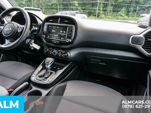 Used 2025 Kia Soul LX w/ LX Technology Package FWD image 25