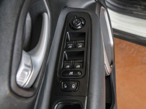 Used 2023 Jeep Renegade Latitude image 27