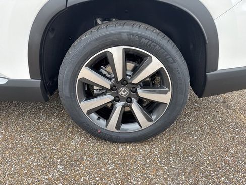 New 2025 Honda Pilot Touring image 9